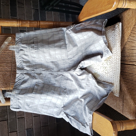 Wrangler gray plaid cargo shorts, size  36 - Picture 2 of 5